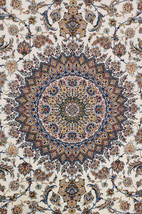 جزئیات ترنج مرکزی و حاشیهدار فرش طرح اخوان با رنگبندی اصیل ایرانی