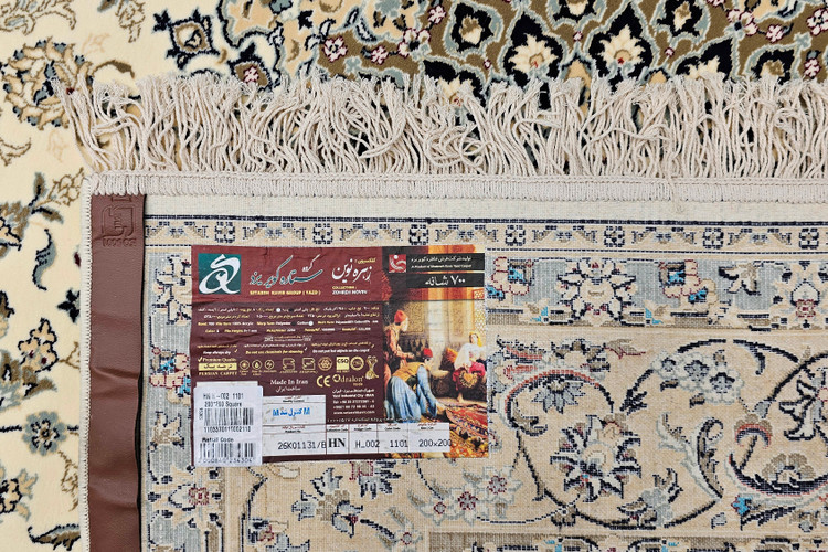 «فرش H002 ستاره کویر – نمای بافت ریز و گل برجسته – 22 m² carpet close up»