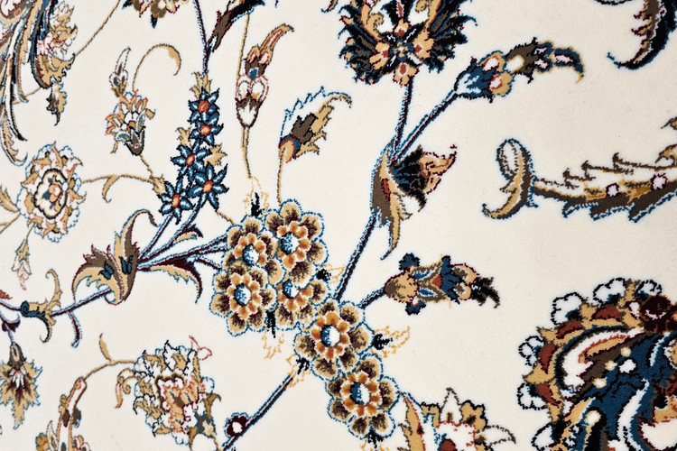 استفاده از فرش ماشینی دیبا در فضای نشیمن با رنگهای ملایم