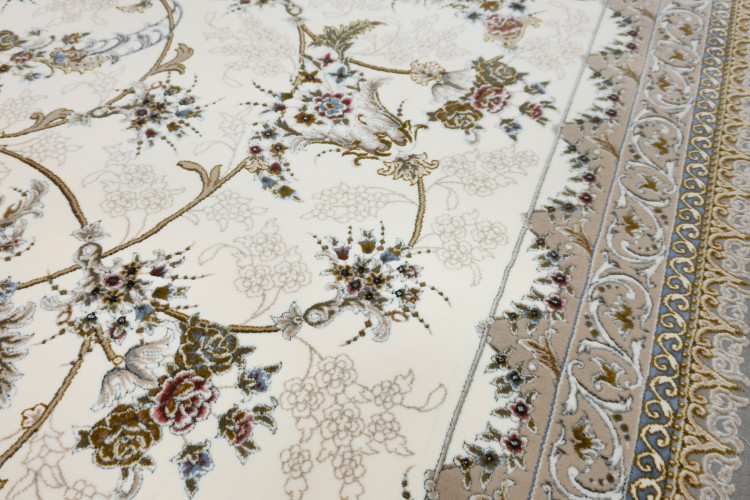 درخشندگی و لطافت الیاف کرم ابریشم در فرش