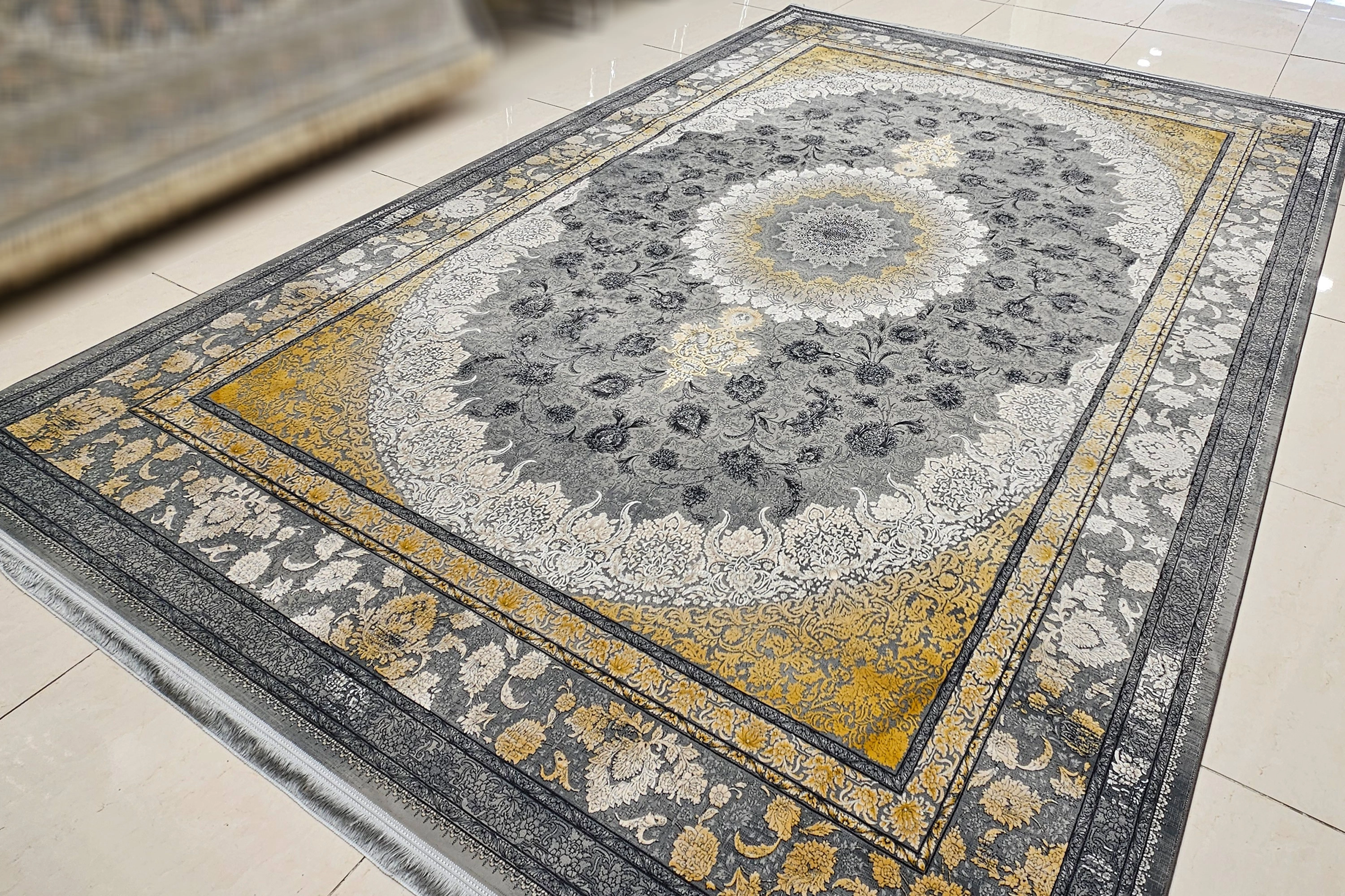 نمای نزدیک از گوشه فرش رستا فیلی وینتیج، بافت تمیز و الیاف اکریلیک هیت‌ست شده.