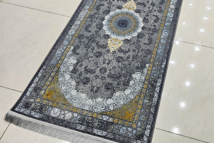 کناره نقشه رستا فیلی وینتیج در محیط راهرو، با هماهنگی زیبا در دکوراسیون داخلی مدرن.