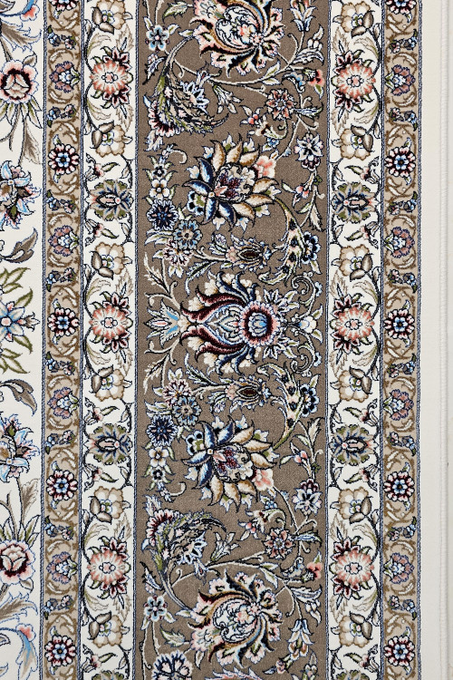 جزئیات نزدیک از نقشه بهنوش کرم با حاشیه گردویی، نمایش بافت و دقت طراحی.