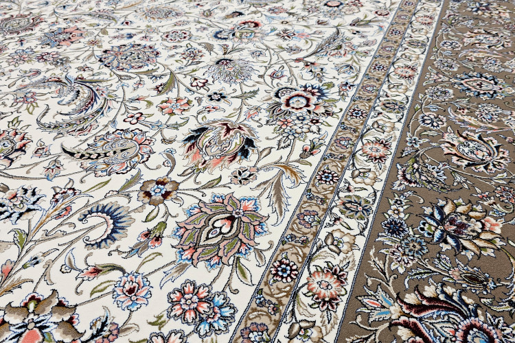 فرش 1200 شانه نگین ابریشم مشهد با طراحی ظریف و رنگهای متناسب.