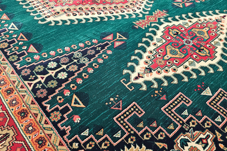 نمای نزدیک از حاشیه فرش 700 شانه بلوچی هیوا کاشان با طراحی کلاسیک