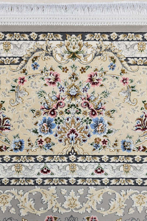 جزئیات دقیق و طراحی افشان فرش میجان نقرهای عظیمزاده.