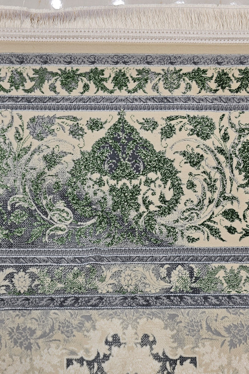 فرش وینتیج 1612 عظیمزاده با رنگهای ملایم و طراحی منحصر به فرد.