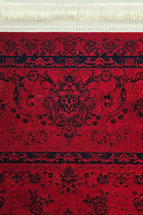 نمای نزدیک از بافت فرش نقشه آنیتا لاکی، با طراحی متقارن و کیفیت عالی.