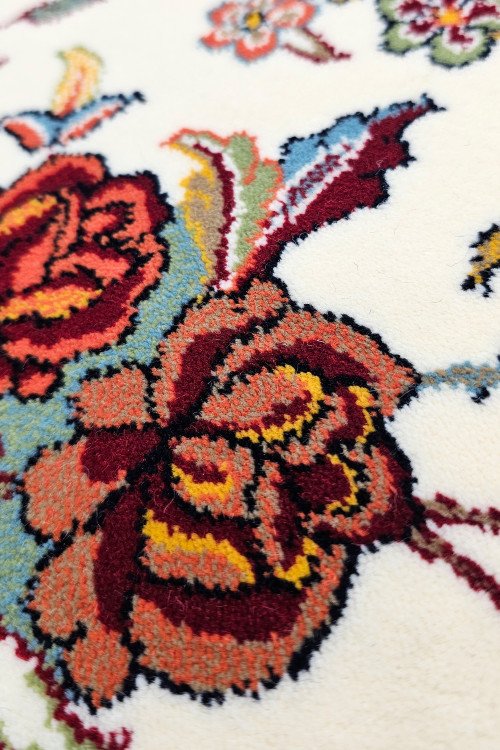 «700shane farsh N110 setare kavir yazf – Persian rug close-up»