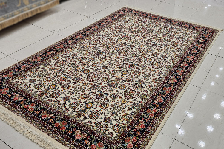 «Setareh Kavir Yazd N101 700shane carpet close-up»