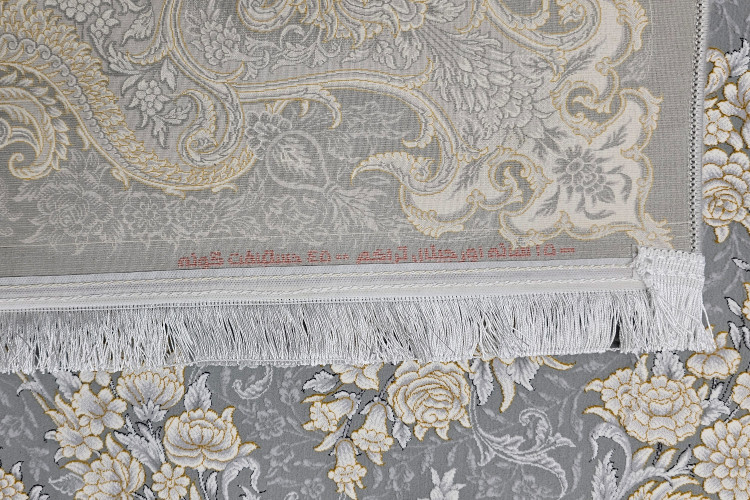 فرش هنری کاشان با طراحی ساتین سیلور طلاکوب و ساخت 1500 شانه