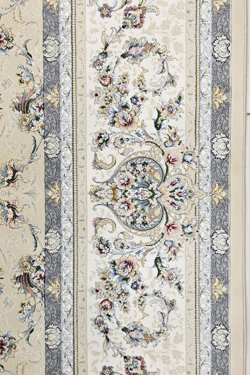 حاشیههای ظریف و متقارن فرش 1200 شانه نسکافهای، جلوهای خاص به فضا میبخشد