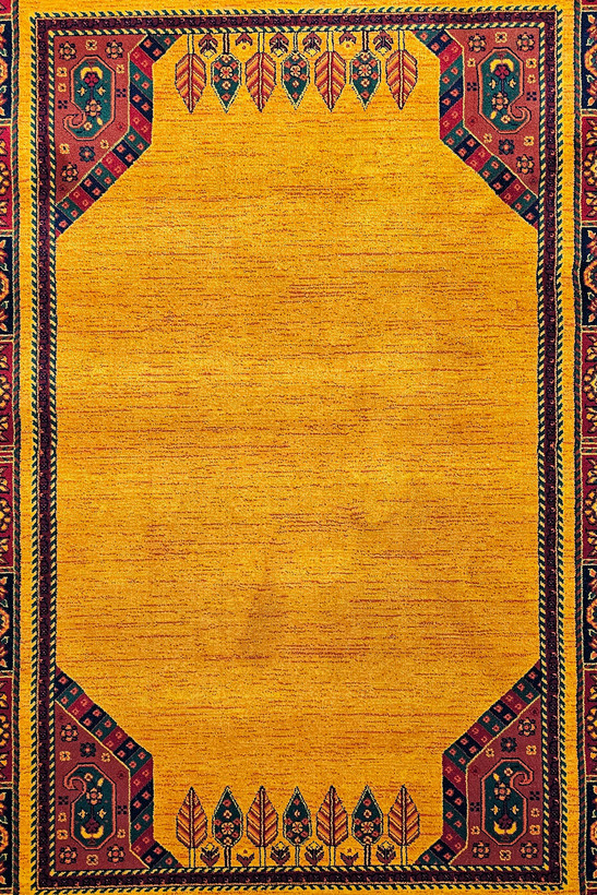 طراحی خاص هندسی فرش بلوچی سنتی رنگ عسلی