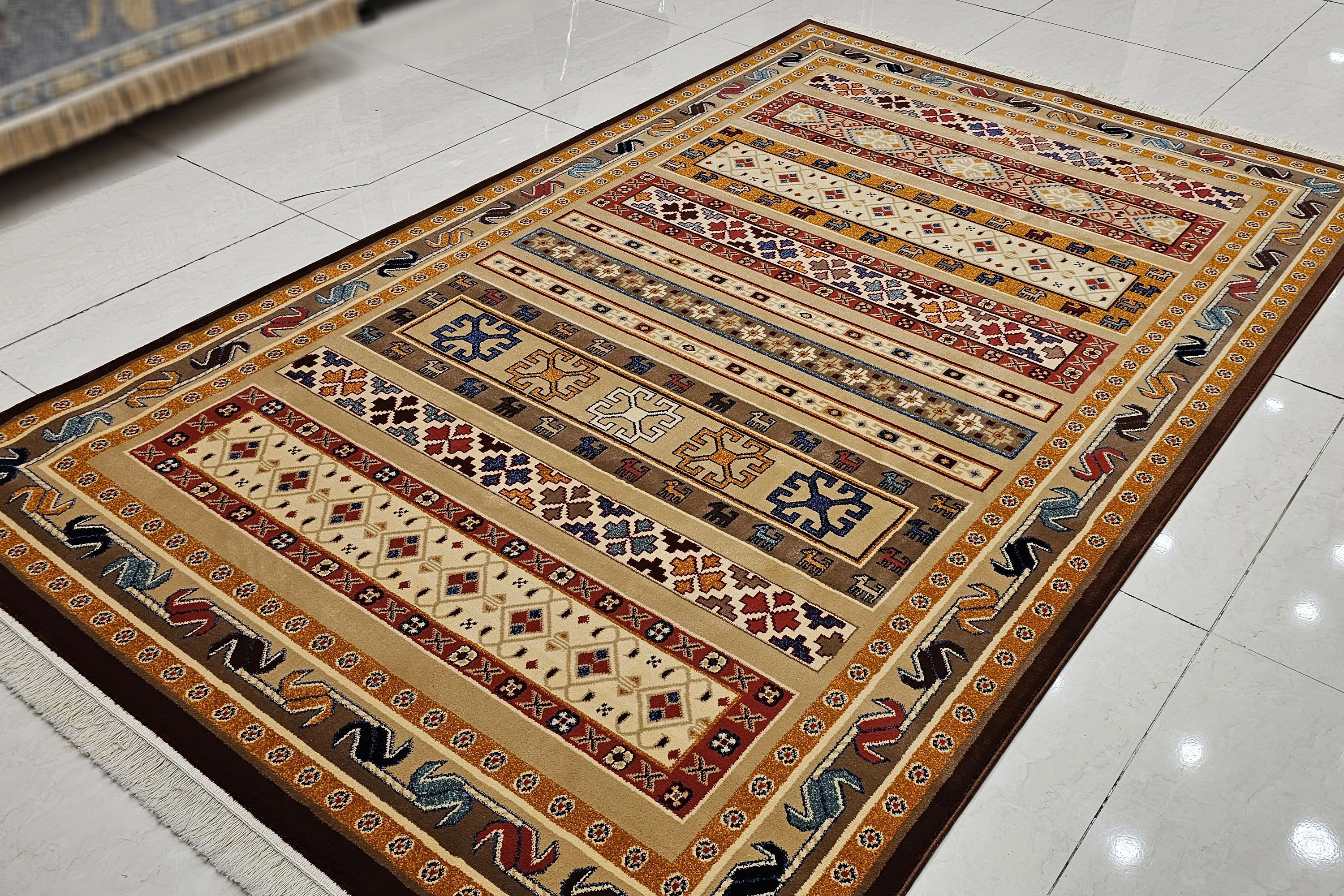 عکس دکوراسیون با گلیم‌فرش W390 طوسی مدرن