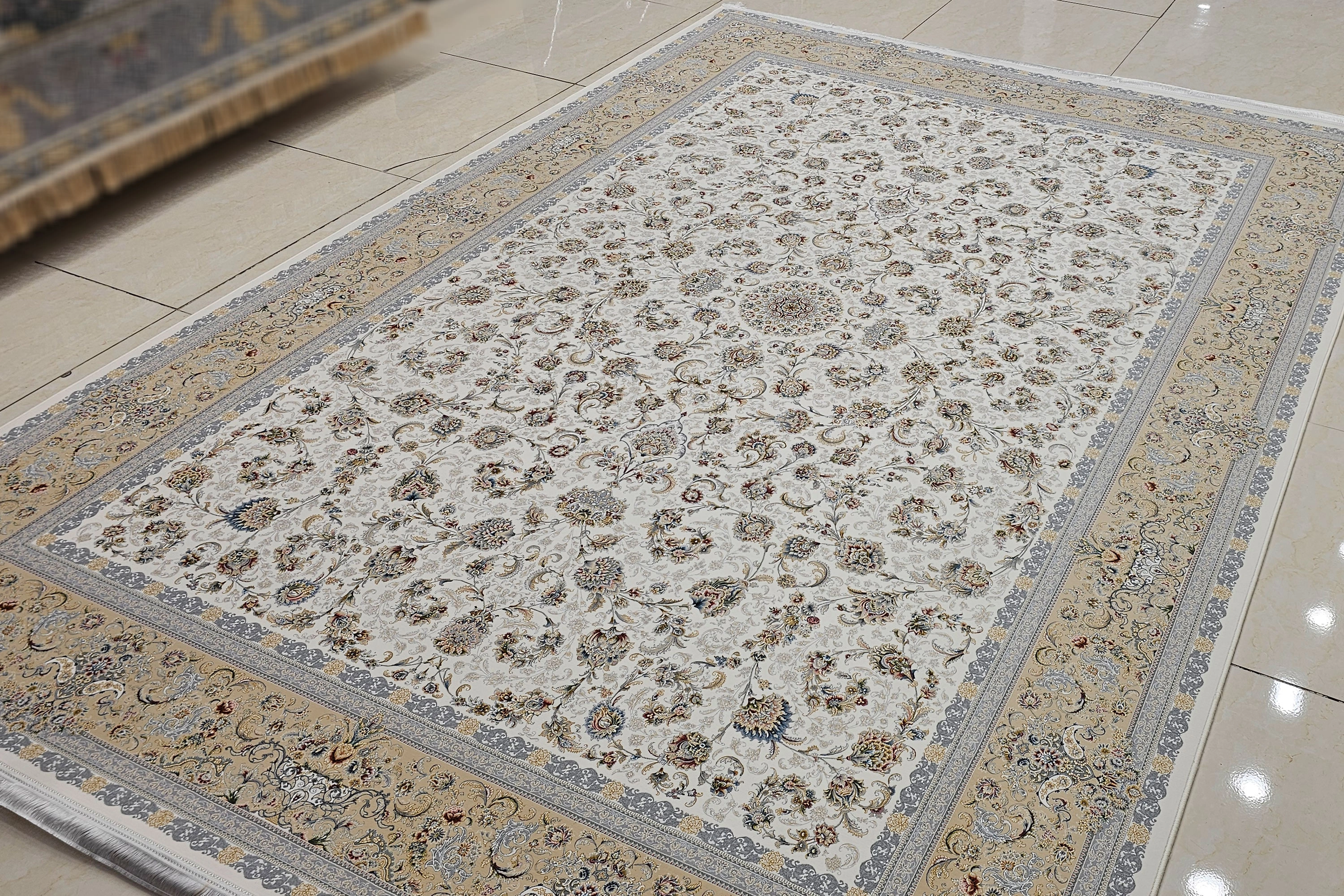 طرح گل‌دار سنتی در فرش لکسون کاشان ۱۵۰۰ شانه