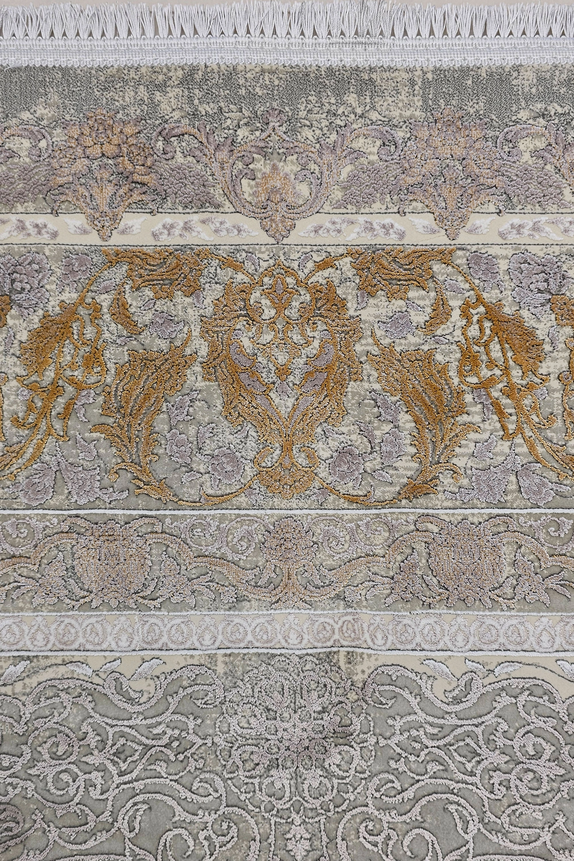 حاشیه متقارن و سنتی در فرش مژده فیلی