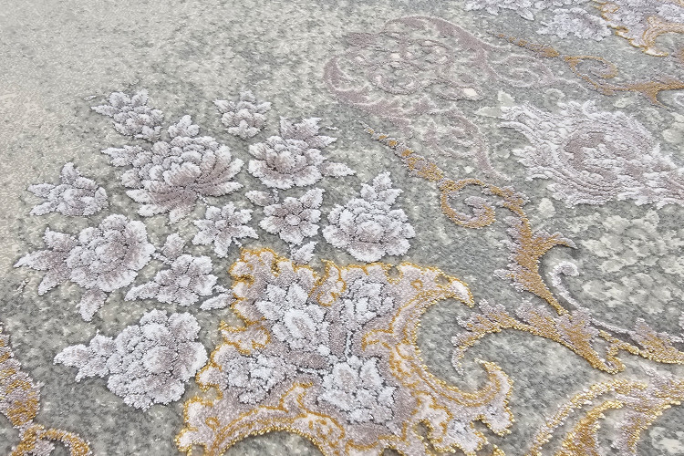 تصویر کامل فرش قیطران طرح نسرین در نور طبیعی