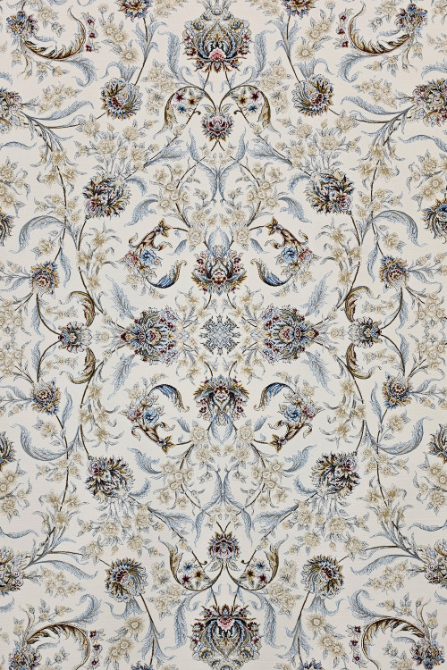 نمای نزدیک حاشیه سنتی و هنرمندانه فرش