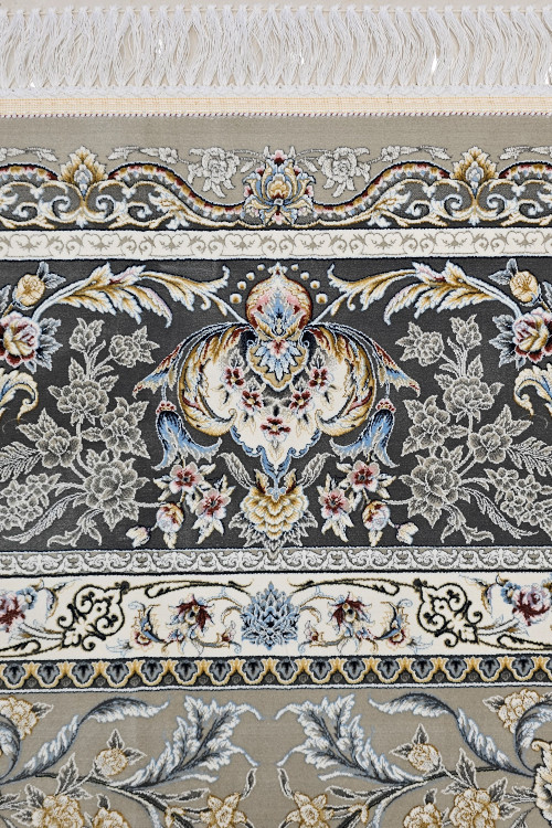 ترکیب رنگ خاص فیلی در فرش با مبلمان طوسی