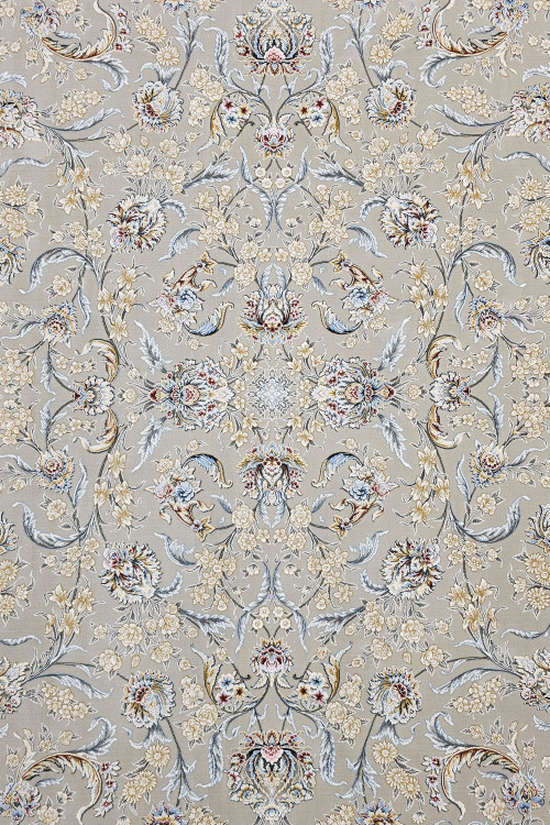 جزئیات طراحی گل برجسته در فرش فیلی