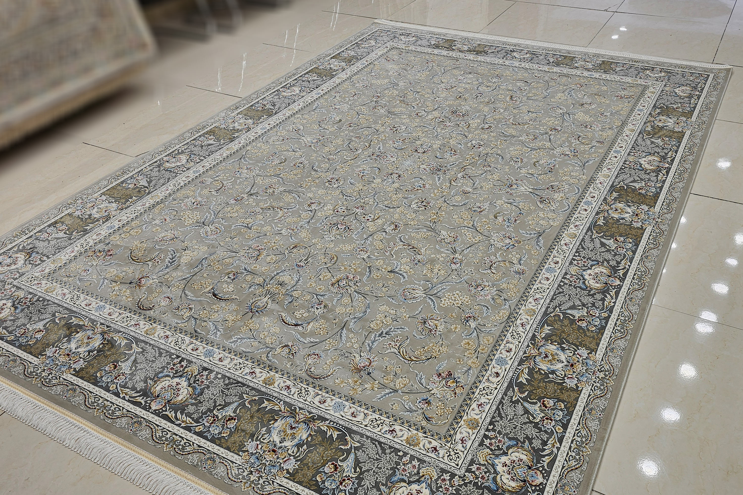 تصویر فرش چکاوک در نور طبیعی محیط