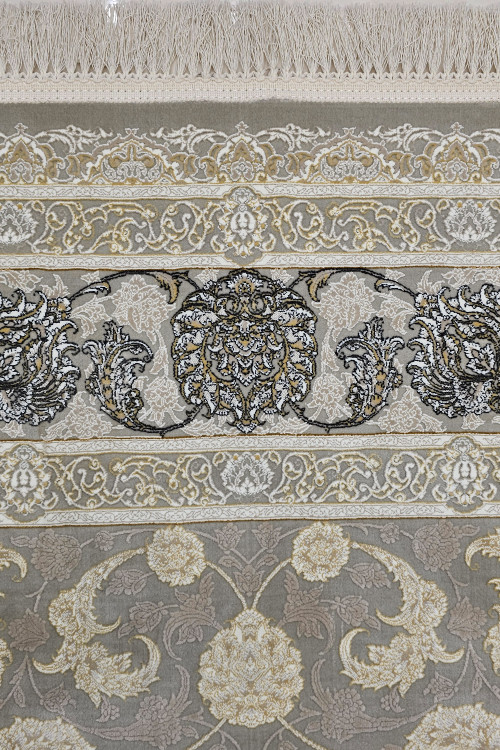 هماهنگی فرش زرافشان با دکور طوسی و سفید