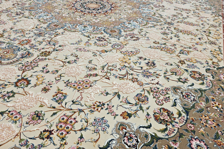 هارمونی رنگ کرم فرش با دیزاین داخلی ایرانی