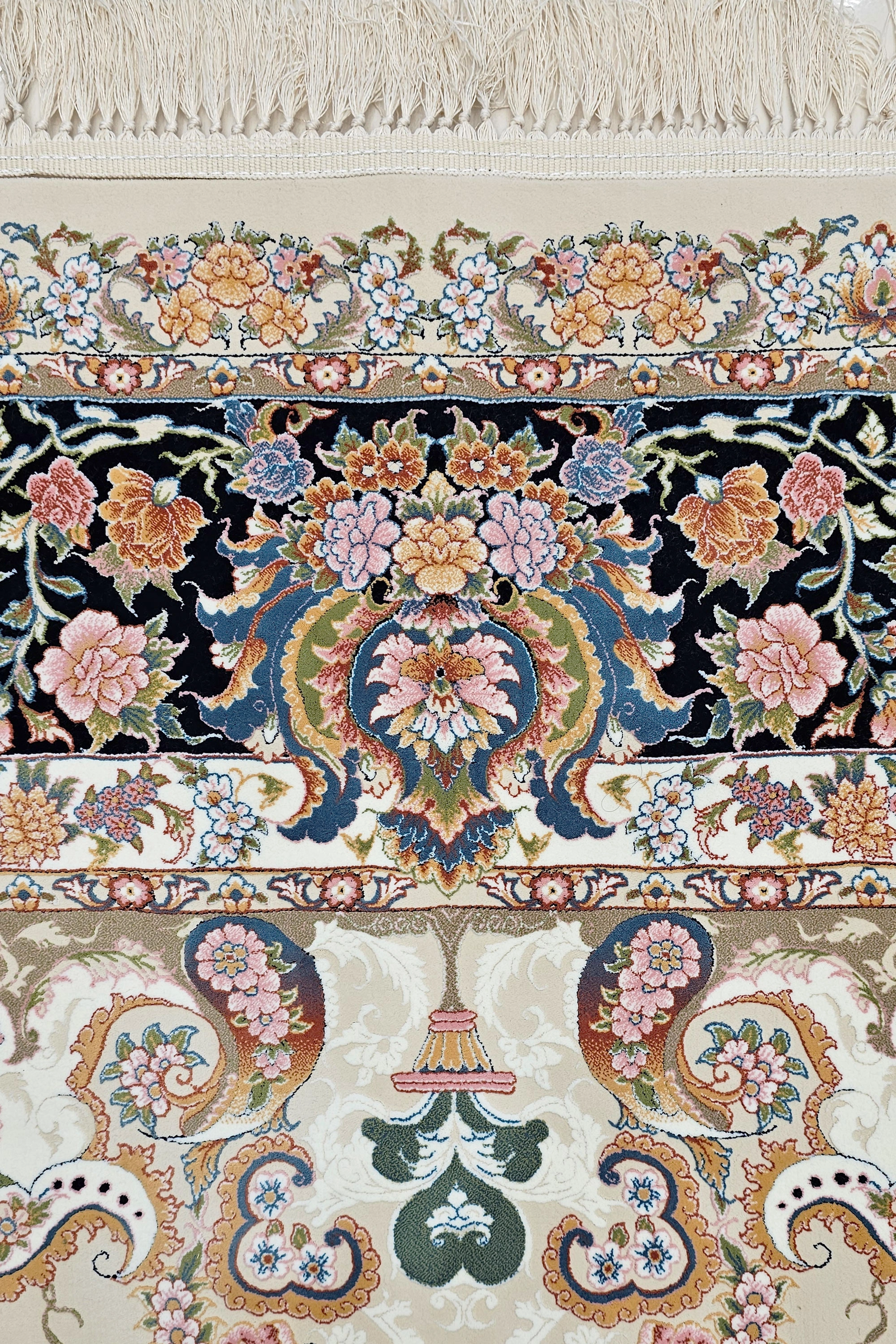 رنگ‌بندی گرم و دلنشین فرش 1080 کرم