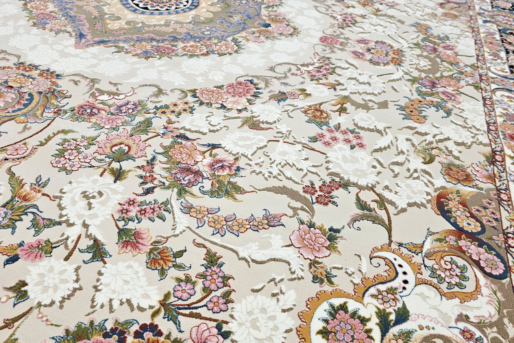 کاربرد فرش در فضای پذیرایی نورگیر