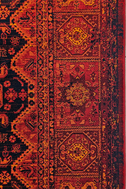 فرش ایرانی با رنگ تیره و اصیل قشقایی