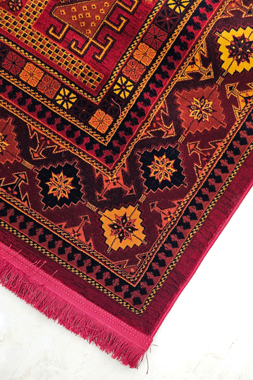 نمای نزدیک از بافت فرش مرینوس کد ۲۸۲۶ با طراحی بلوچی