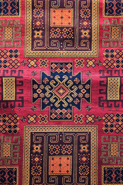 فرش ایرانی ۷۰۰ شانه بلوچی با الیاف اکرولیک ضد حساسیت