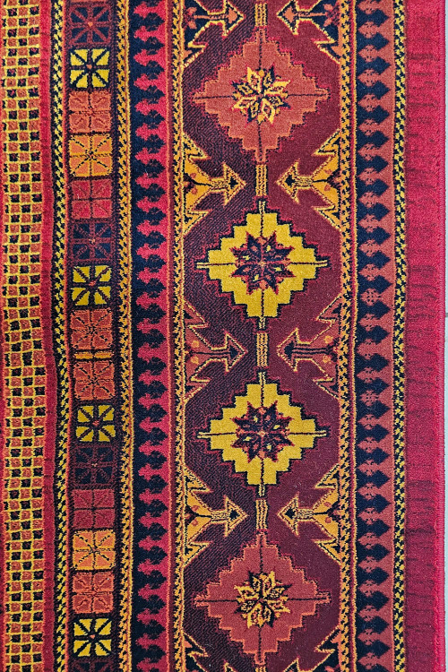 عکس فرش زمینه تیره بلوچی مناسب دکور سنتی و مدرن