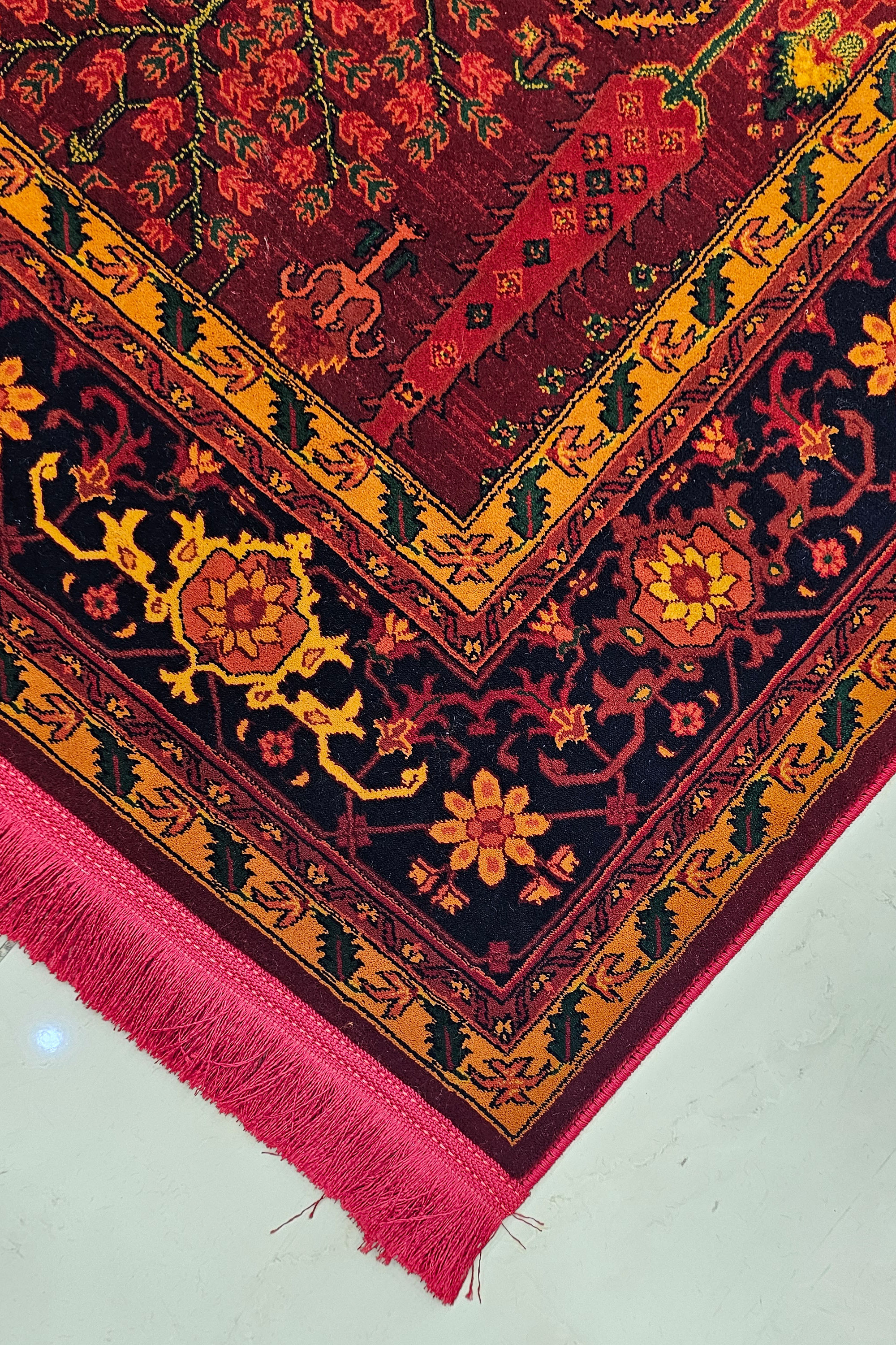 نمای نزدیک از نقوش هندسی فرش بلوچی مرینوس