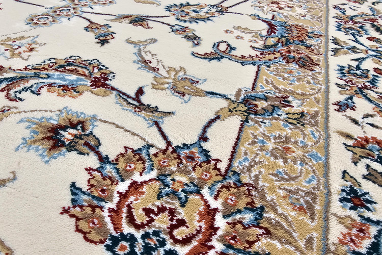 فرش کرم با نقش افشان مناسب دکوراسیون کلاسیک