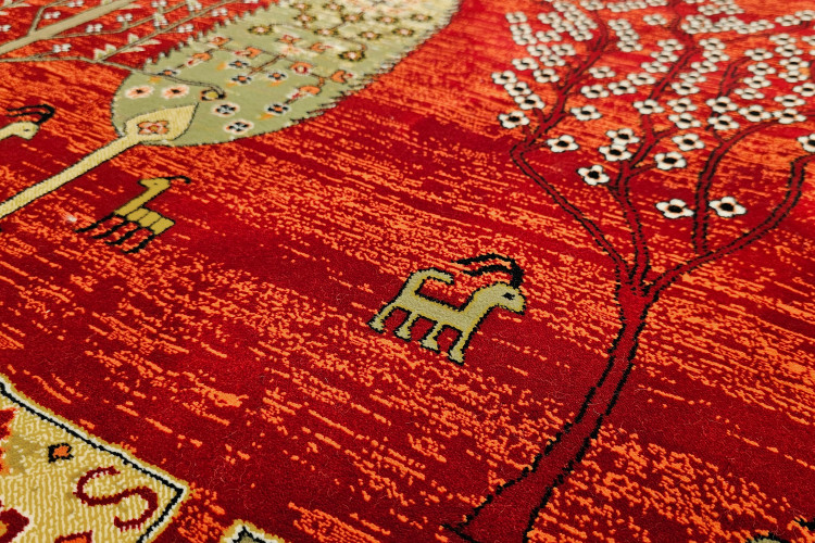 فرش لاکی با بافت ریز و حاشیه متقارن زیبا