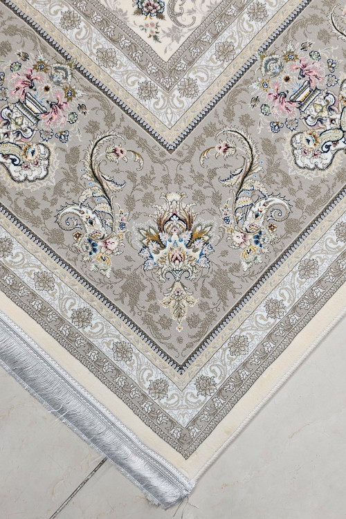 بافت ریز فرش ماهنشان نقشه زارا در زمینه کرم