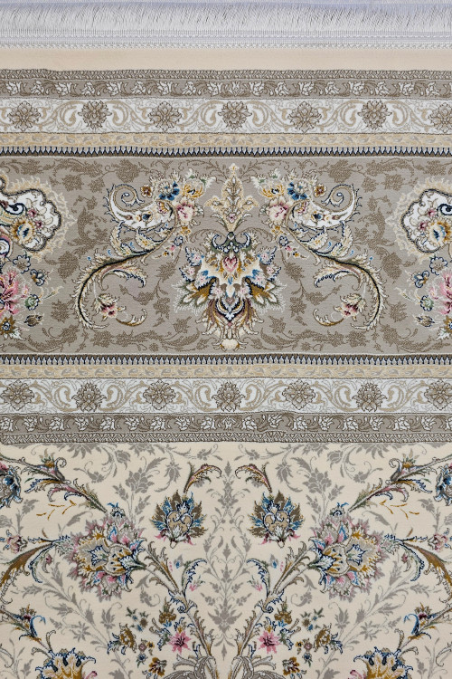 حاشیه زیبا و ترنج فرش ماهنشان در رنگ کرم