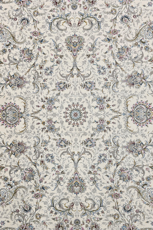 ترکیب رنگ کرم با نقوش ظریف فرش زارا