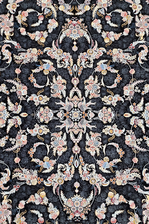 تصویر نزدیک از نخ خاب و بافت فرش آترین 700 شانه