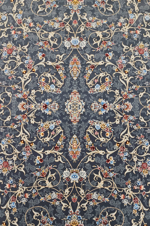 ترکیب رنگ دودی با مبلمان روشن در خانه