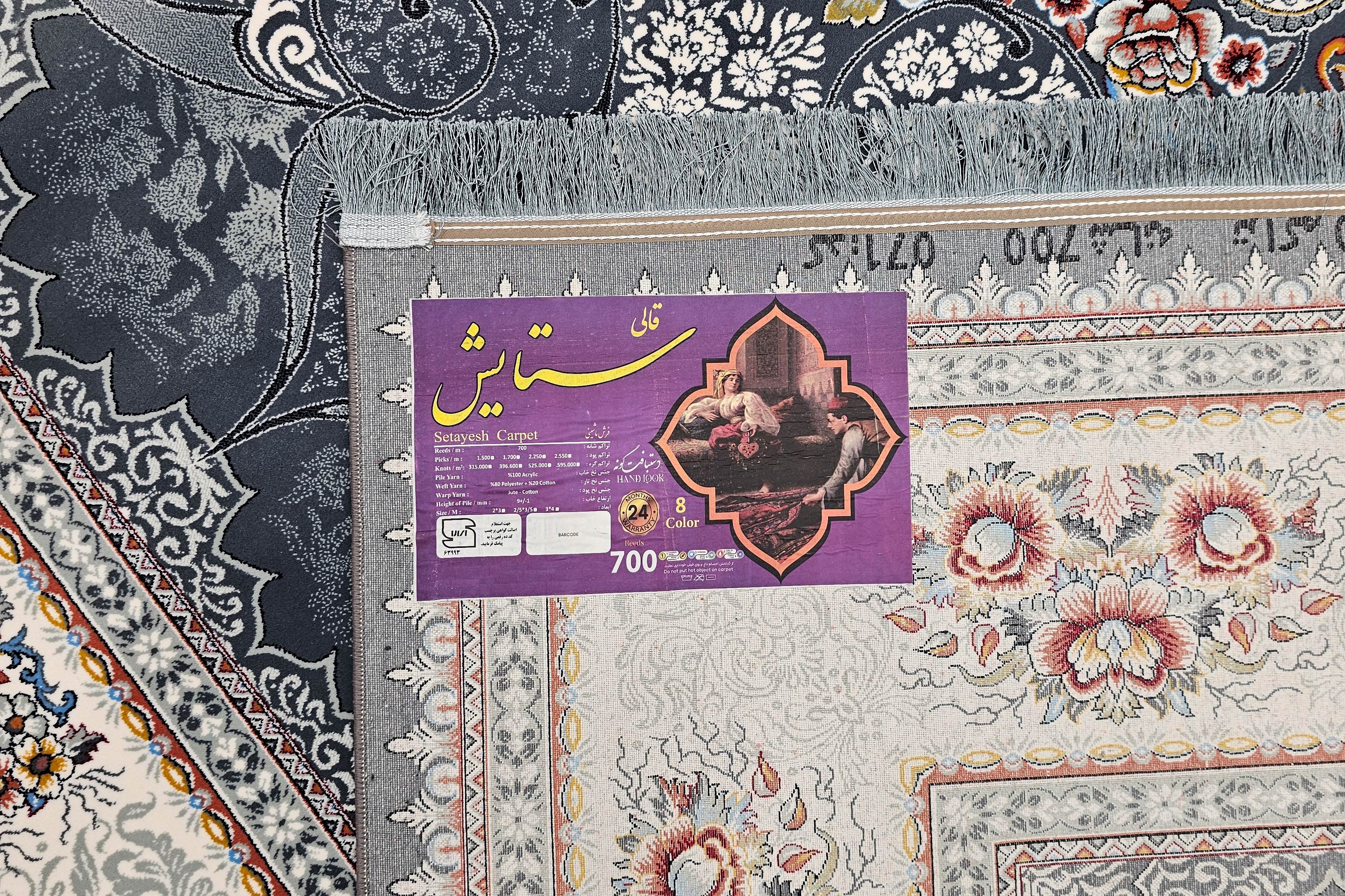 نقش متقارن فرش چکاوک کد ۰۷۱ روی زمینه نرم