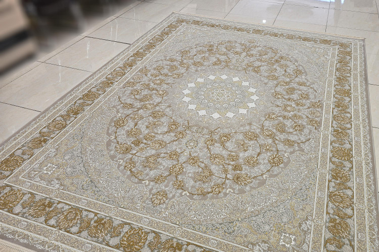 طراحی سنتی فرش کرم با حاشیه فیلی قیطران